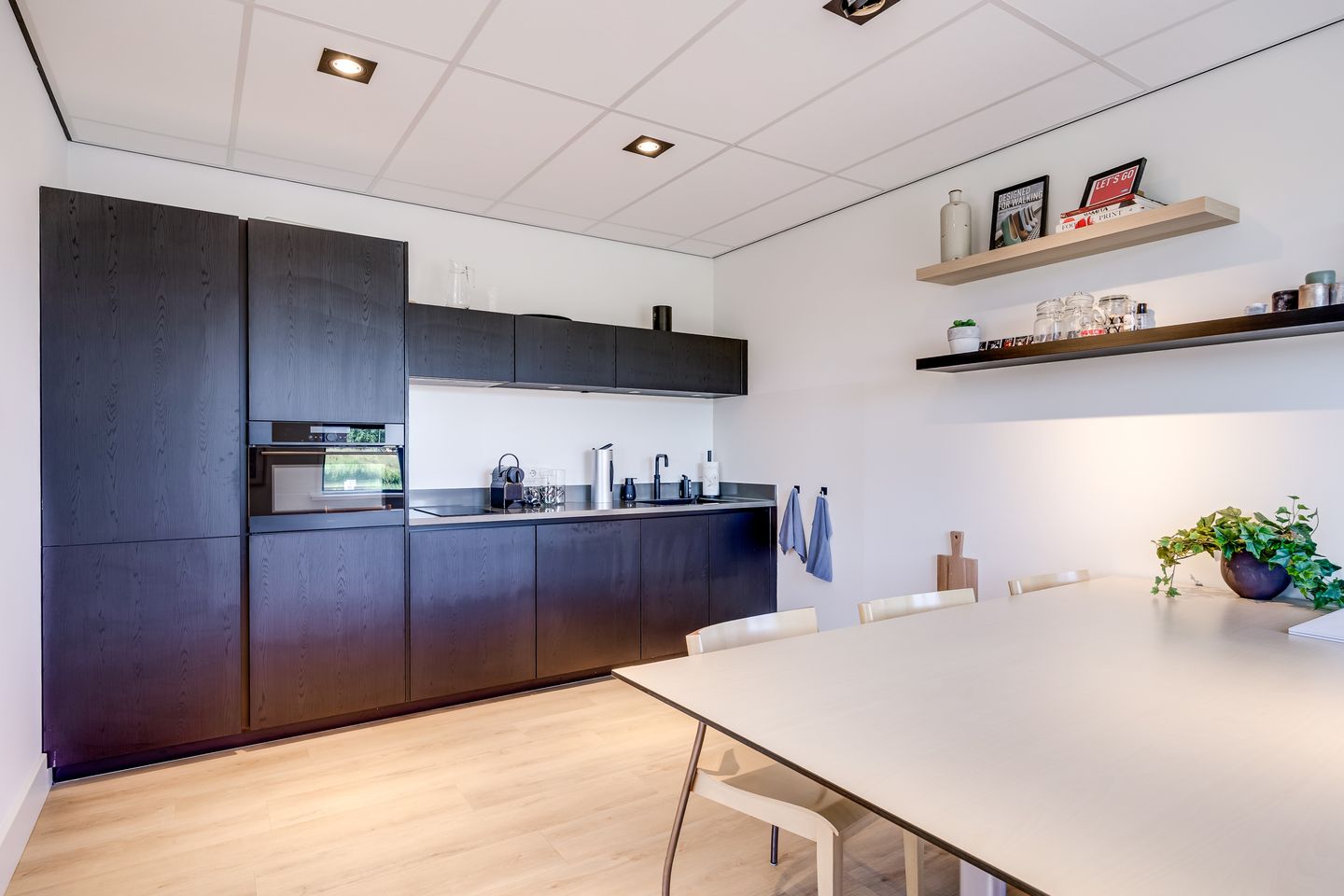 View photo 4 of Voorveste 15-B