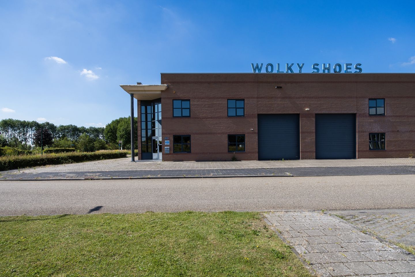 View photo 2 of Voorveste 15-B