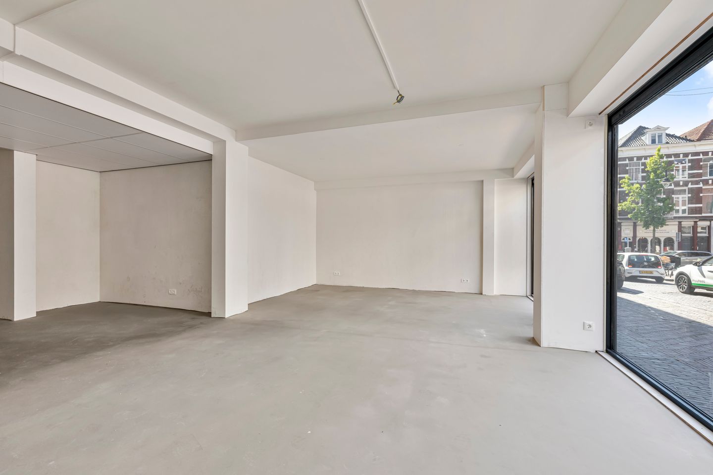 View photo 2 of Bloemstraat 55
