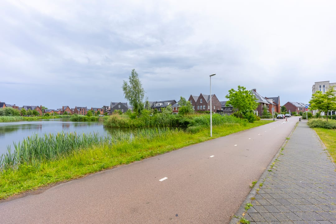 Photo 41 of Honingbesstraat 5