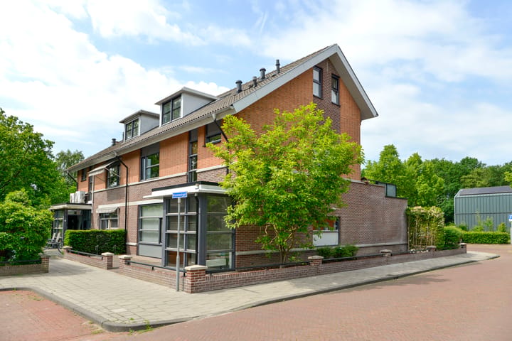 Twee-onder-één-kap te koop: Brasemstraat 3, Eemnes