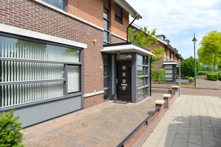 Twee-onder-één-kap te koop: Brasemstraat 3, Eemnes
