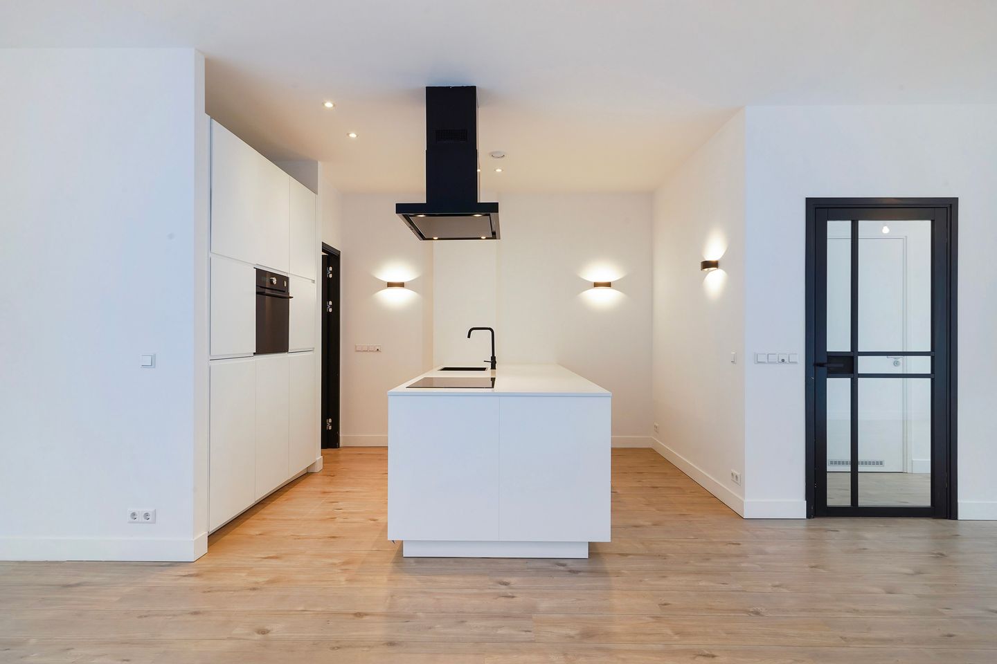 Photo 14 of 2e De Carpentierstraat 244
