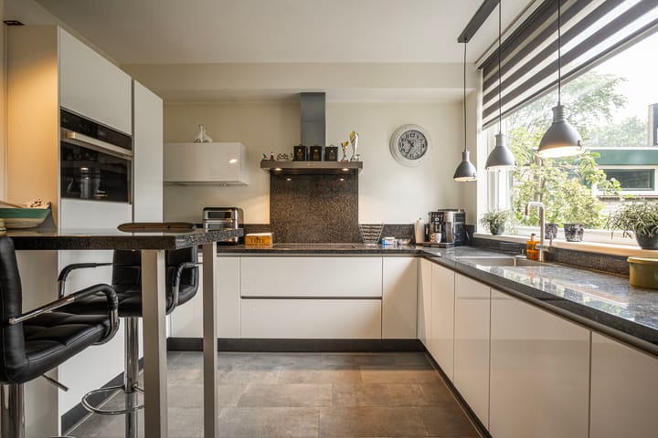 Tussenwoning te koop: 't Koetshuis 72, Veenendaal