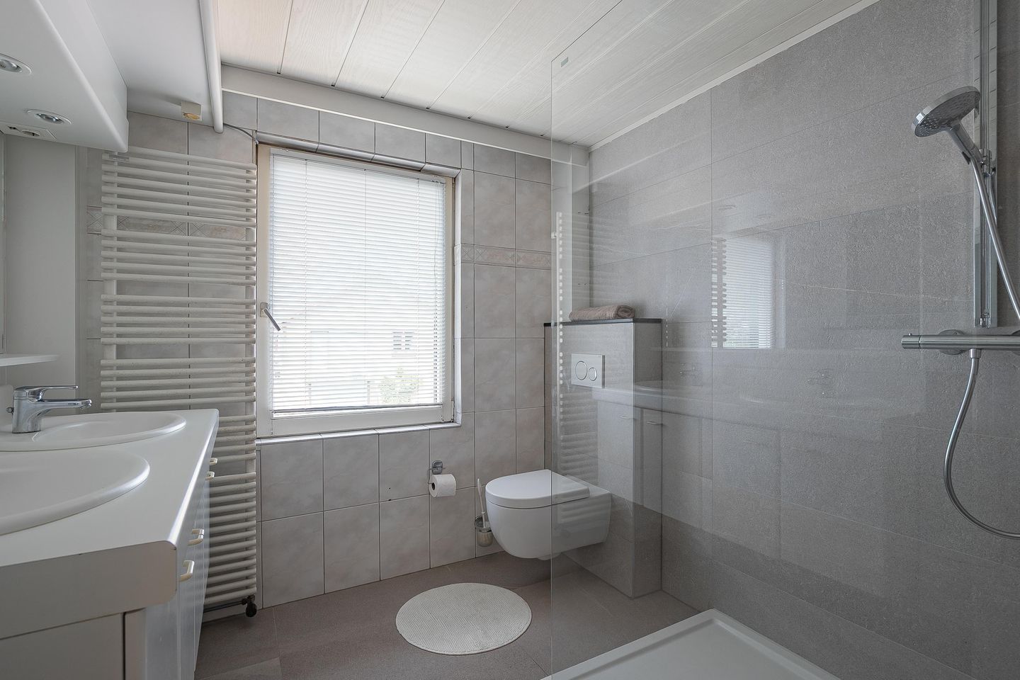 Photo 14 of Valkenburgerstraat 34