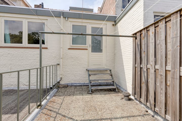 Tussenwoning te koop: Antwerpsestraatweg 93, Bergen Op Zoom