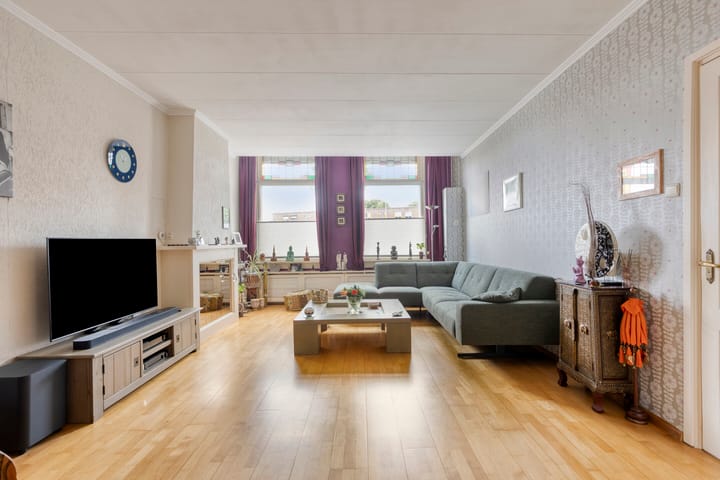 Tussenwoning te koop: Antwerpsestraatweg 93, Bergen Op Zoom