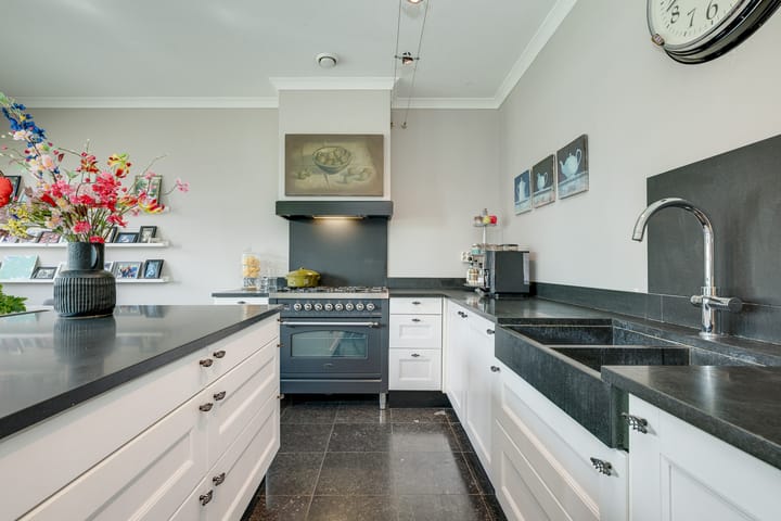 Appartement te koop: Annie M.G. Schmidtlaan 370, Voorschoten