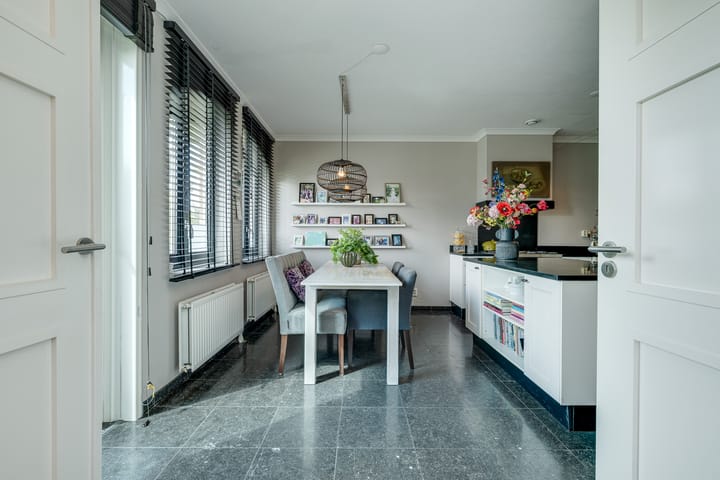 Appartement te koop: Annie M.G. Schmidtlaan 370, Voorschoten