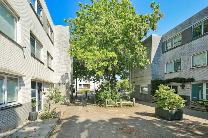 Photo 4 of Dumontstraat 4