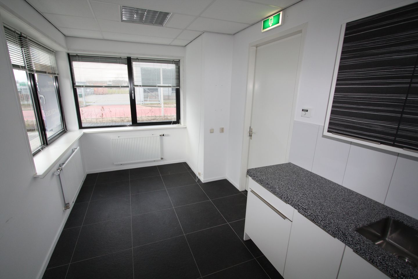 View photo 4 of Baileystraat 2-L