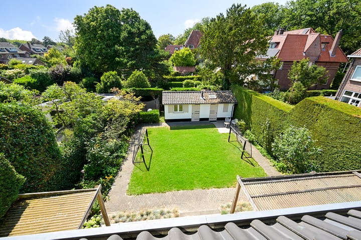 Vrijstaande woning te koop: Admiraal Helfrichlaan 2, Wassenaar