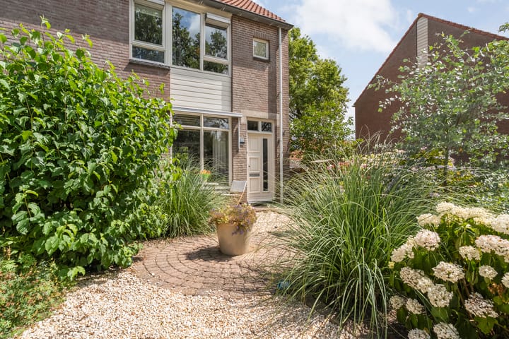 Hoekwoning te koop: Huetemate 17, Zwolle