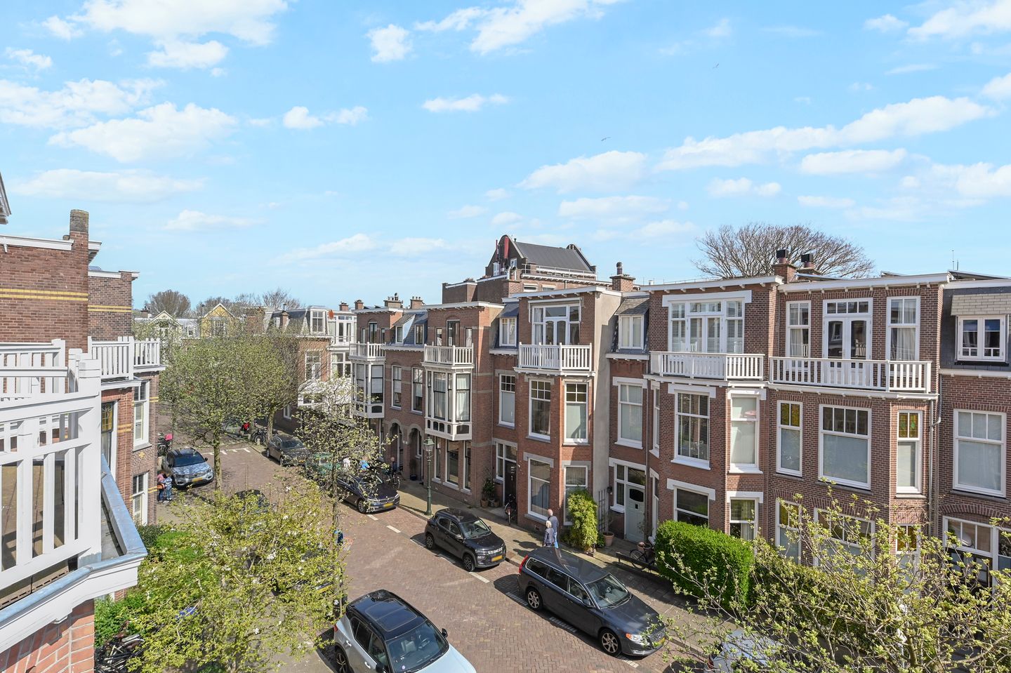Photo 49 of Van Beverningkstraat 13