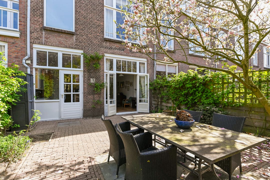 Photo 1 of Van Beverningkstraat 13
