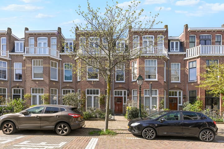 Photo 2 of Van Beverningkstraat 13
