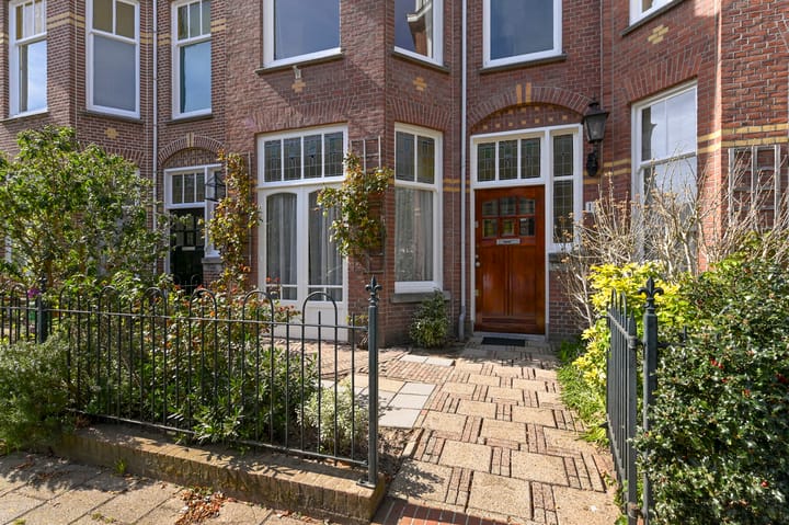 Photo 4 of Van Beverningkstraat 13