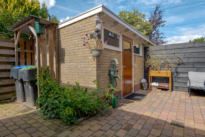 Twee-onder-één-kap te koop: Larixlaan 18, Roden