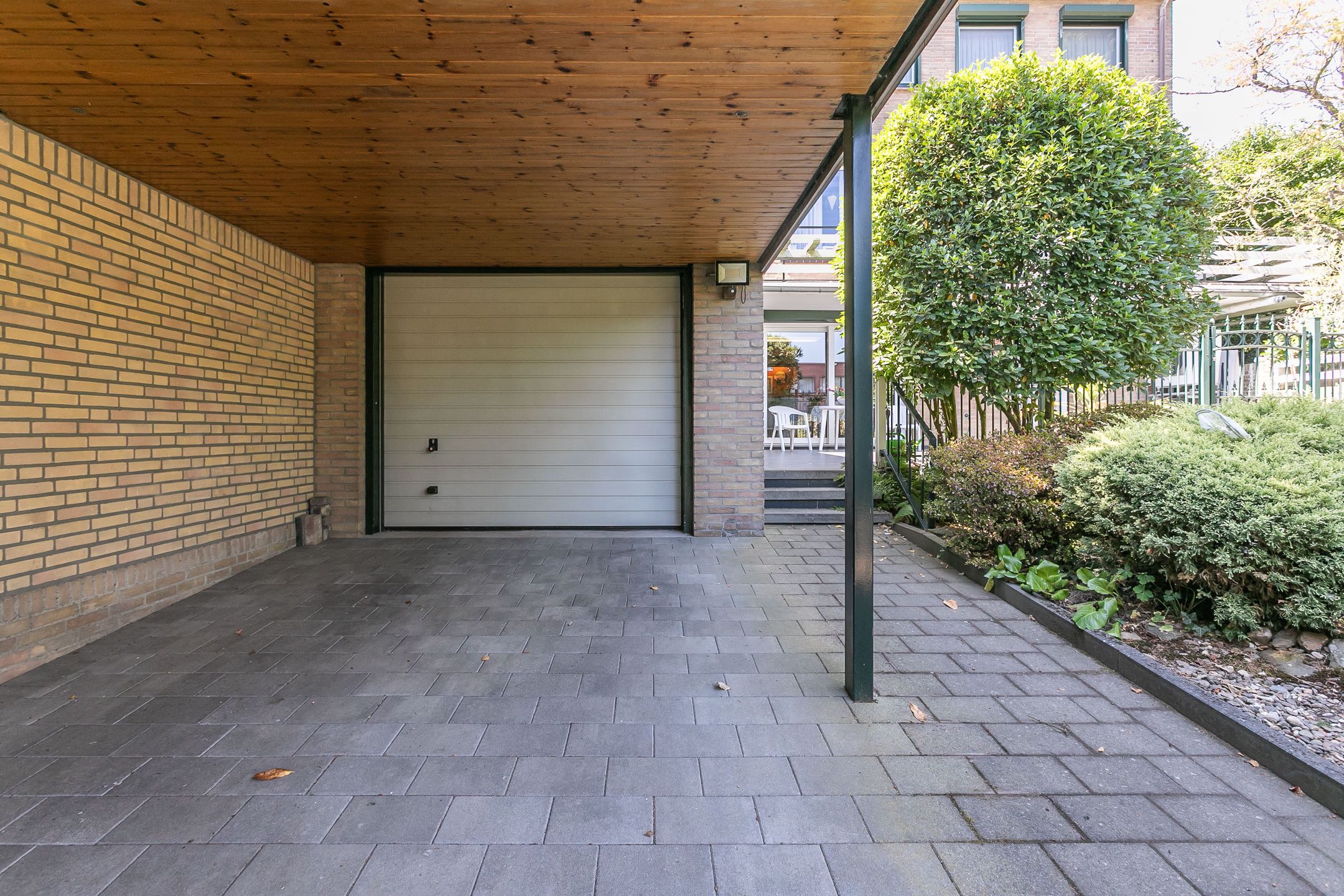 Photo 24 of Diepenbrockstraat 9