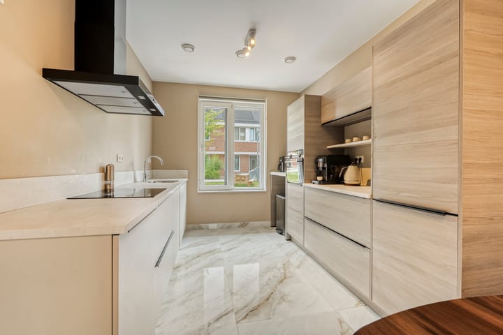 Photo 3 of Asta Elstakstraat 6