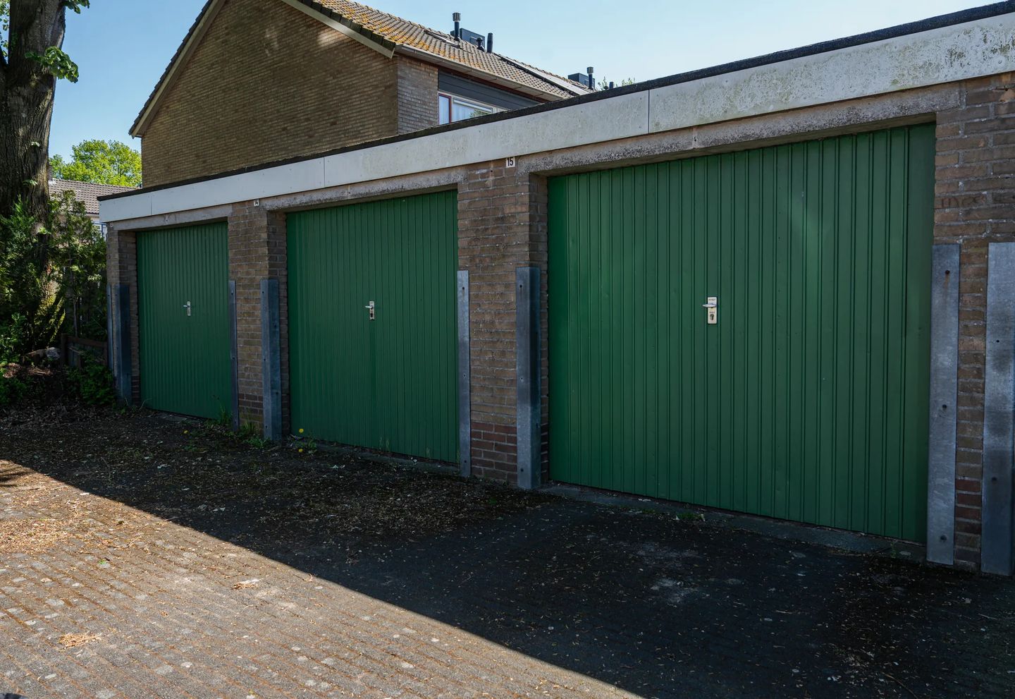 View photo 2 of Leliestraat 18