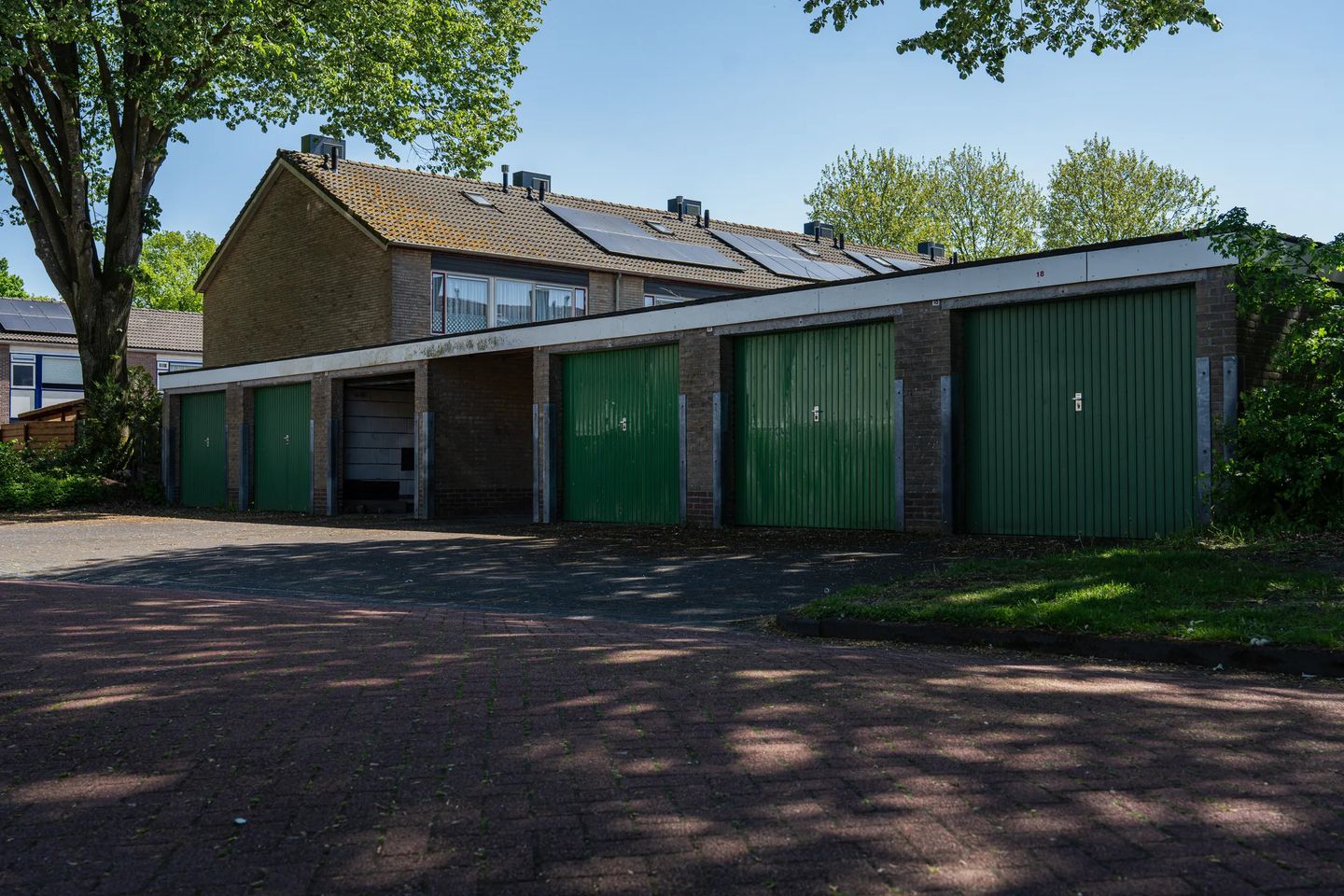 View photo 5 of Leliestraat 18