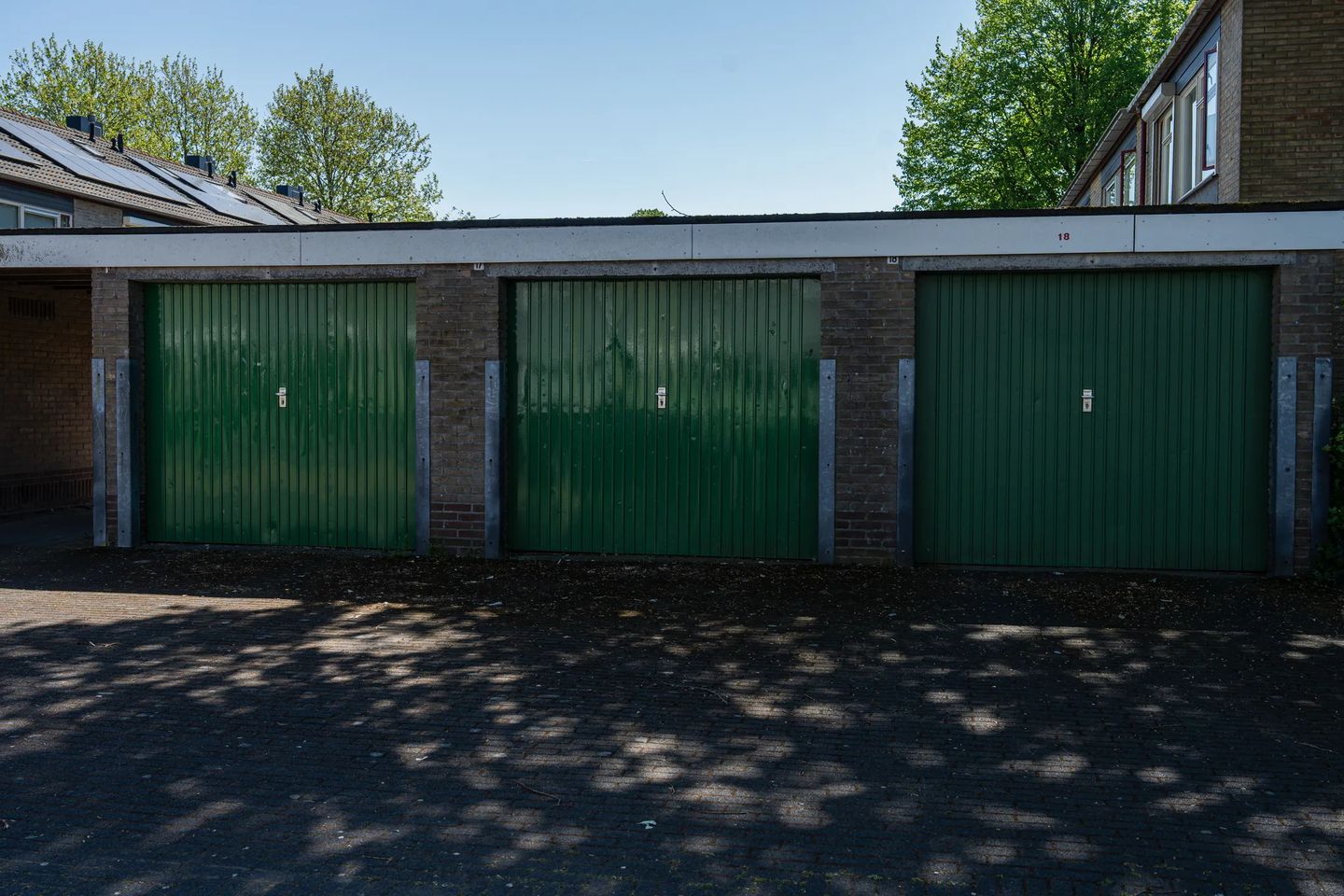 View photo 1 of Leliestraat 18