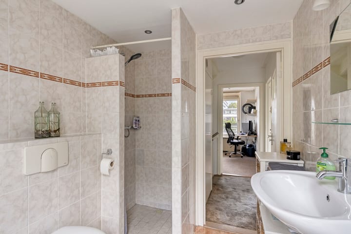 Tussenwoning te koop: Kometenlaan 142, Bilthoven
