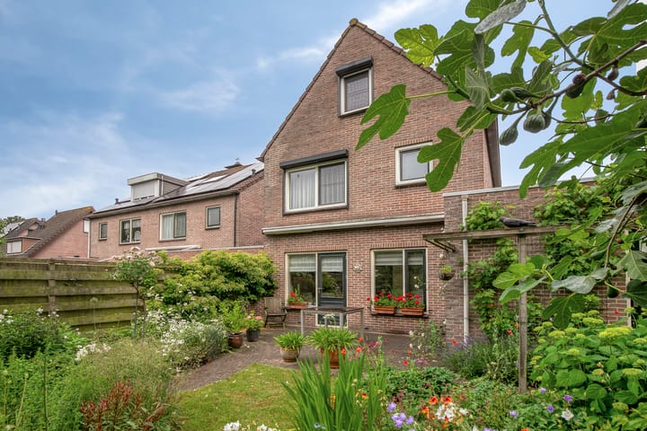Tussenwoning te koop: Valeriaanstraat 26, Terneuzen