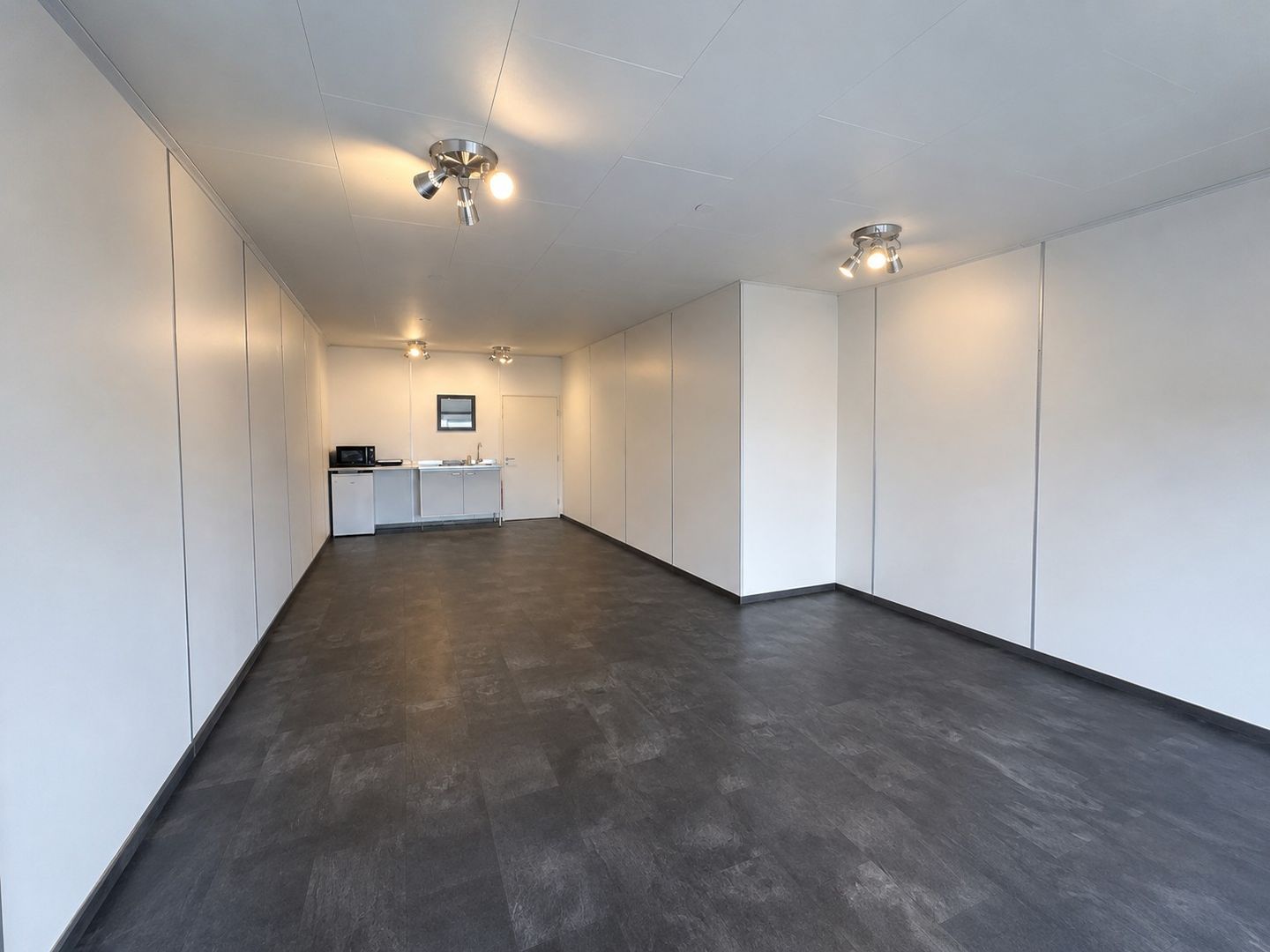 View photo 5 of Witte Vlinderweg 21-G