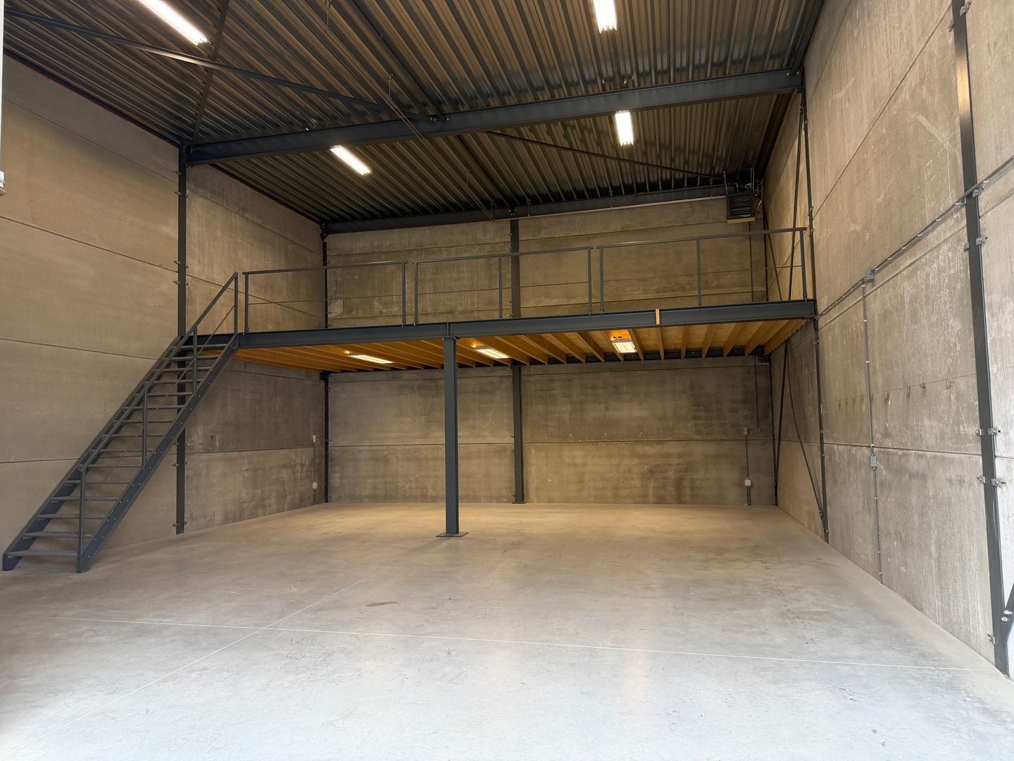 Bekijk foto 2 van Tijvoortsebaan 8-f