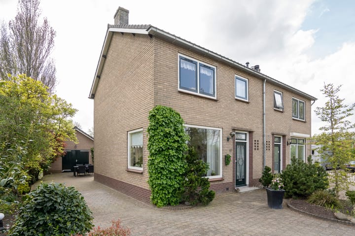 Twee-onder-één-kap te koop: Oud Schaik 68, Leerdam
