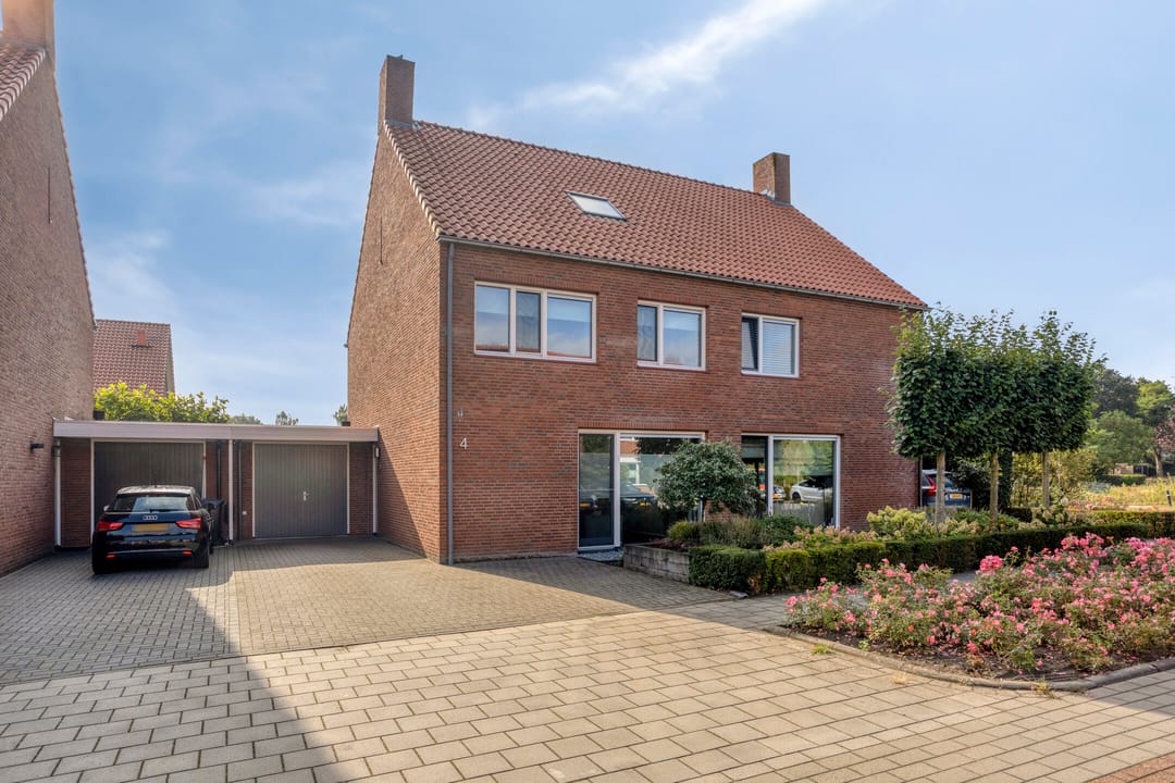 Foto 1 van Hoefsmid 4