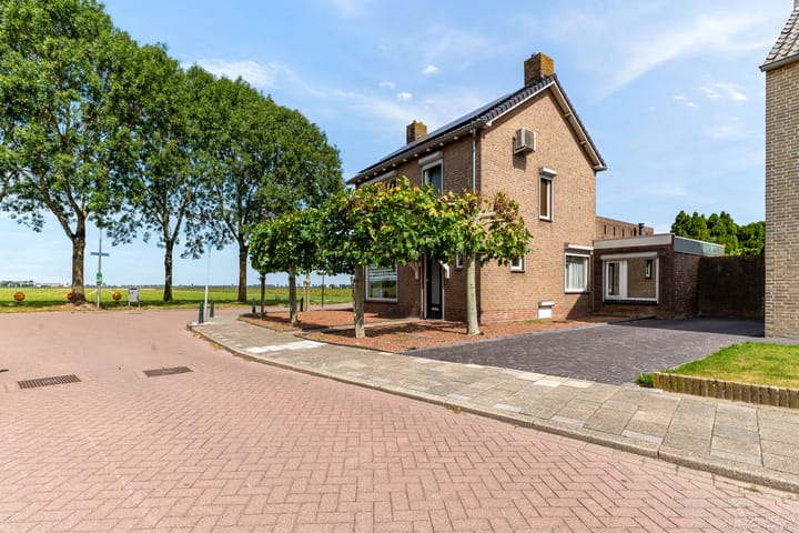 Vrijstaande woning te koop: Pastoor Antoniusstraat 1, Kruisland