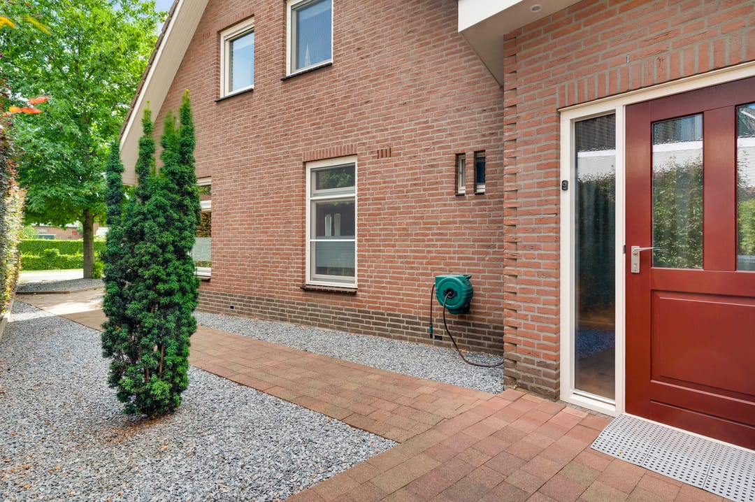 Photo 16 of Helmesstraat 12-A
