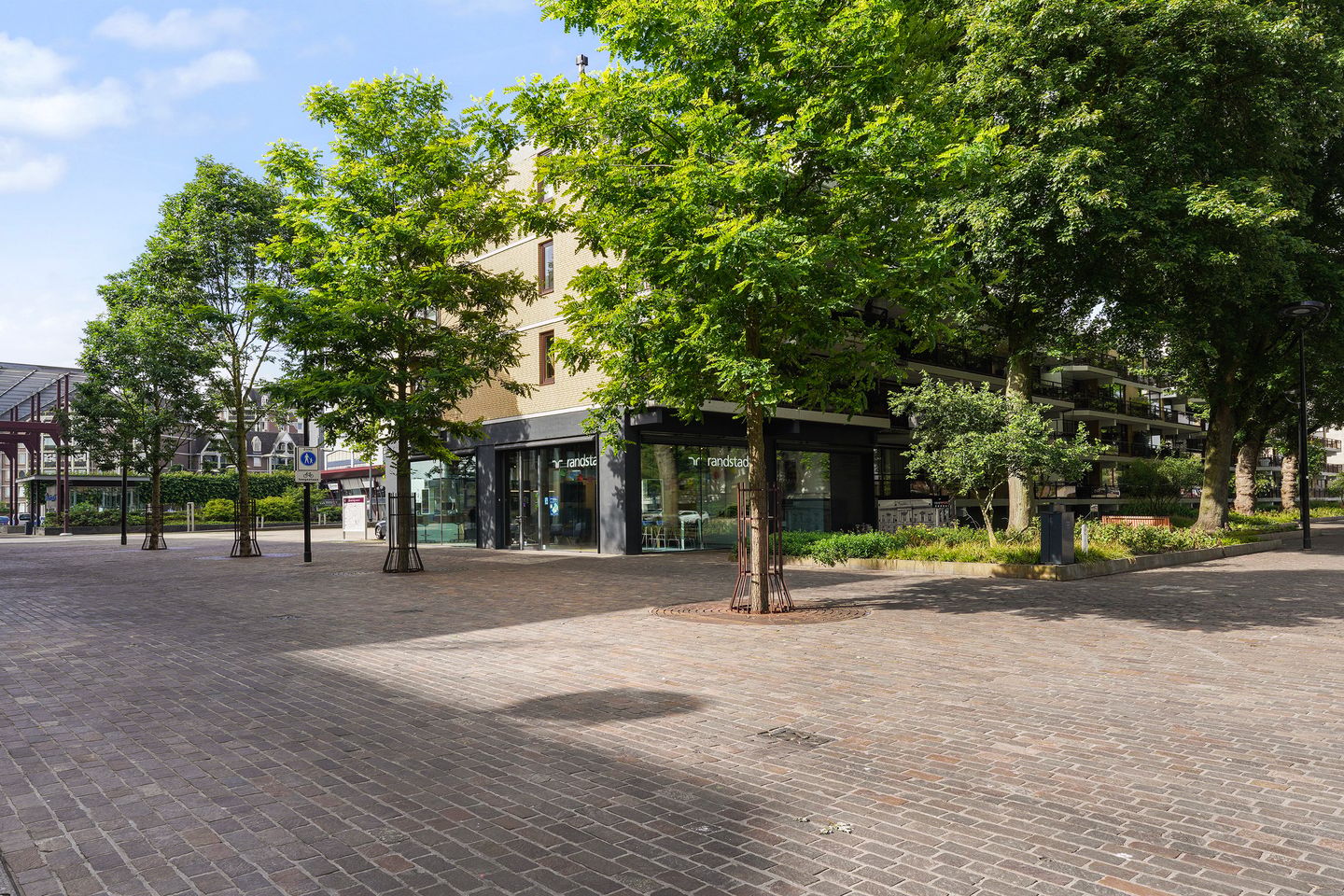 View photo 3 of Koningsplein 5