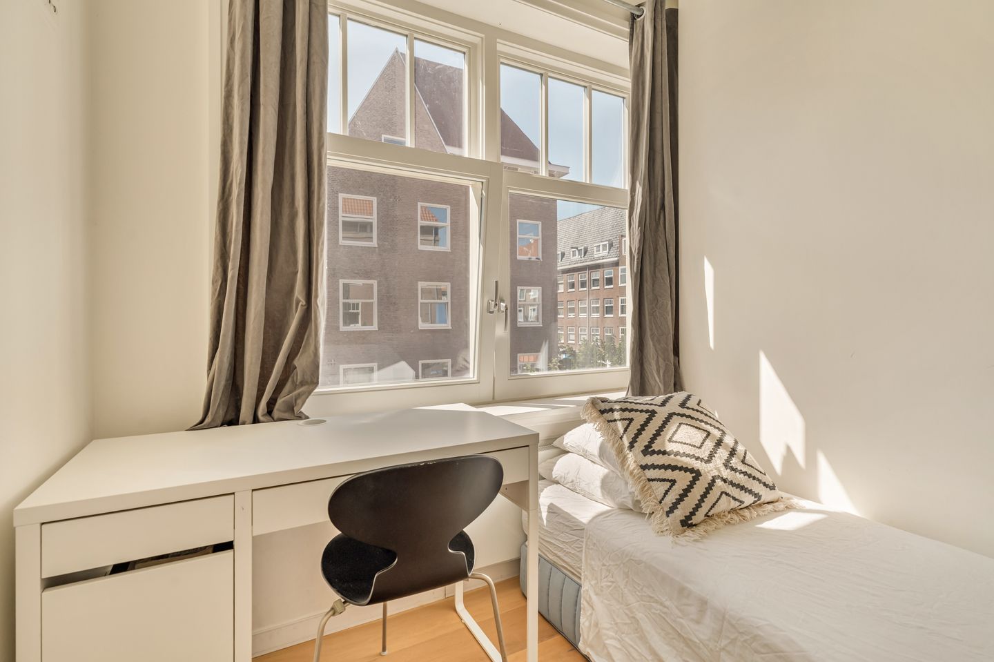 Photo 19 of Rietwijkerstraat 13-2