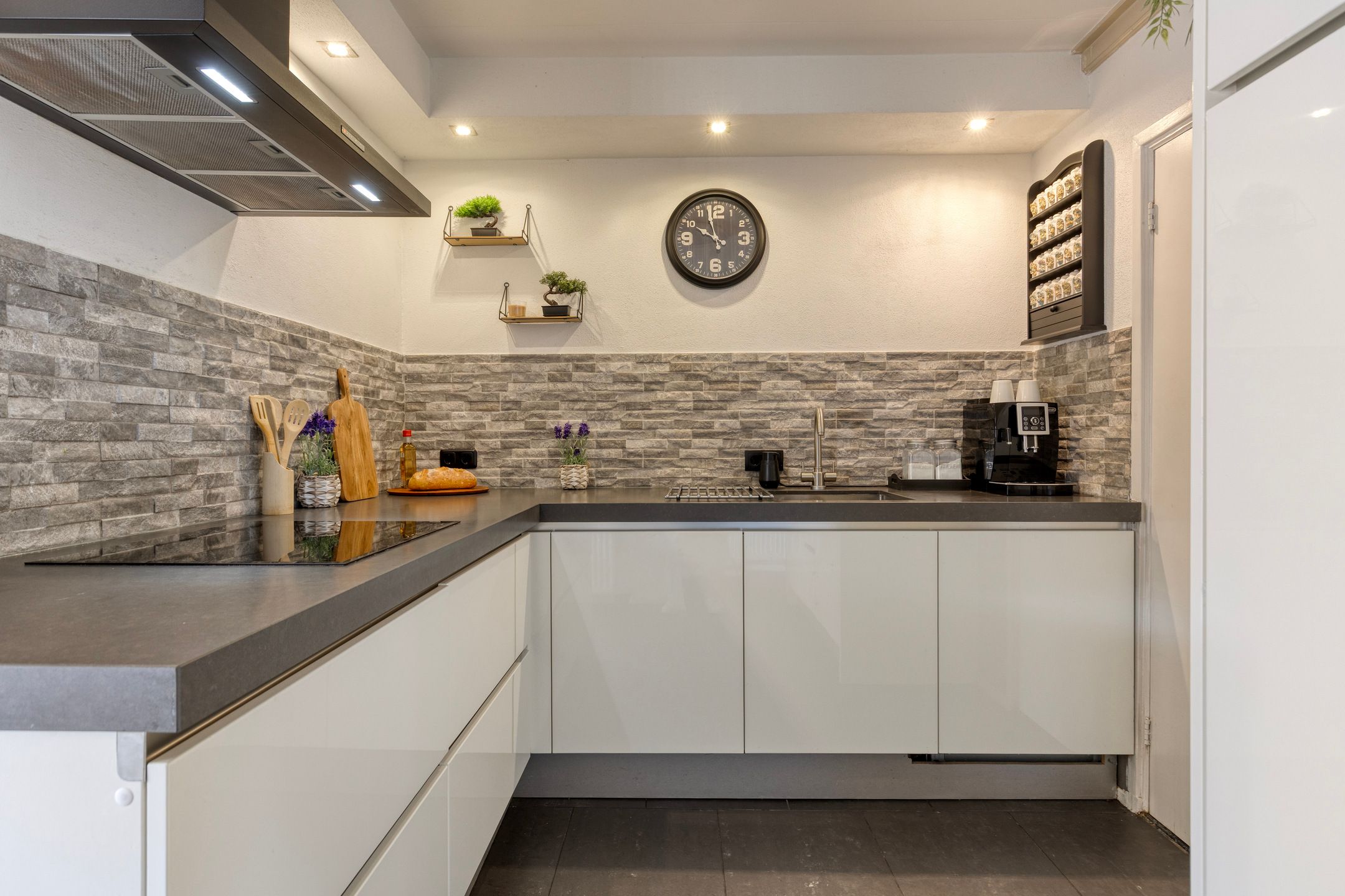 Photo 12 of Broekstraat 40