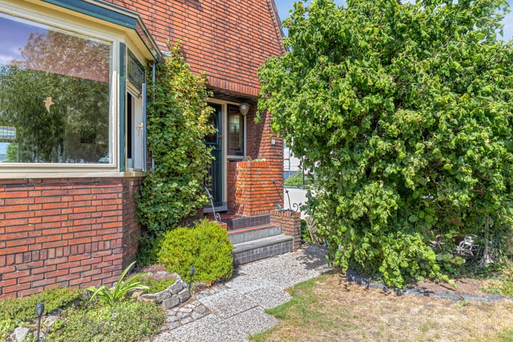 Vrijstaande woning te koop: Oosteindseweg 157, Bergschenhoek