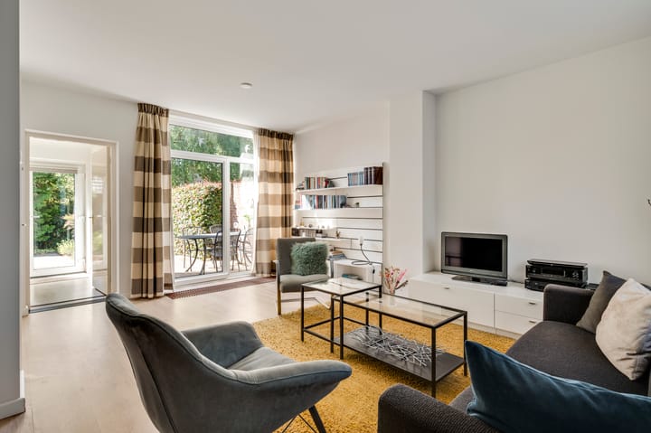Hoekwoning te koop: Pater van den Heuvelstraat 6, Roermond