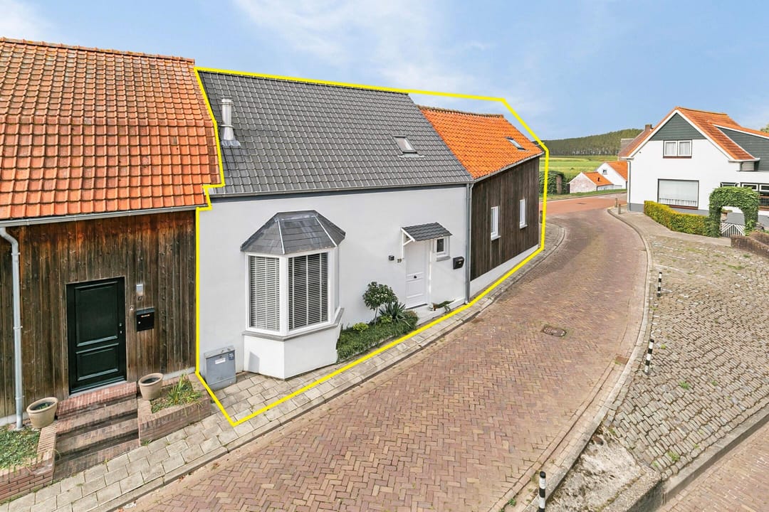 Dorpsplein 19, Hulst