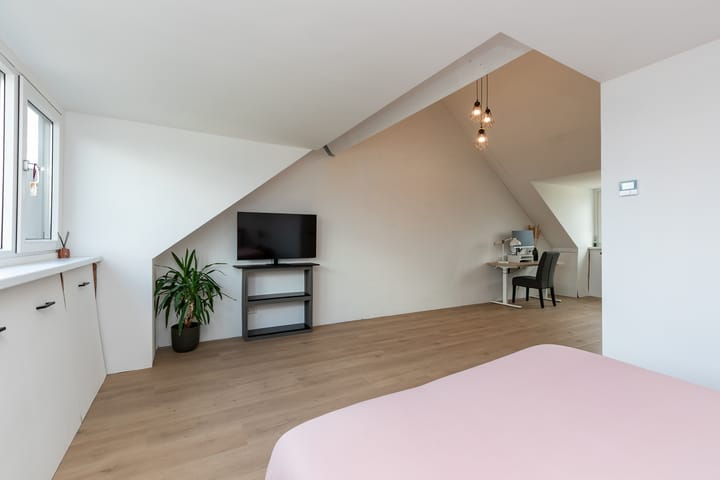 Tussenwoning te koop: Nobellaan 184, Almere