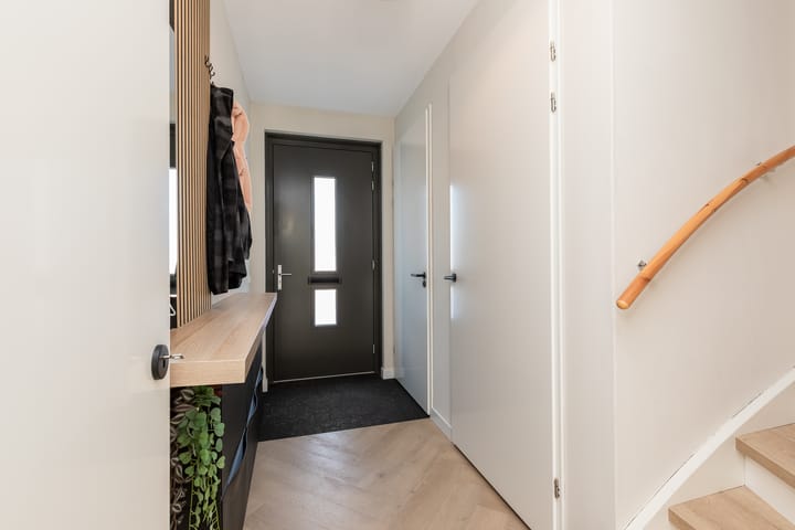 Tussenwoning te koop: Nobellaan 184, Almere