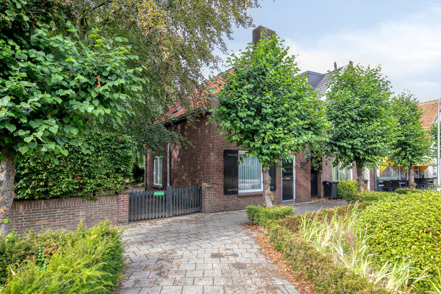 Photo 4 of Loeffstraat 1