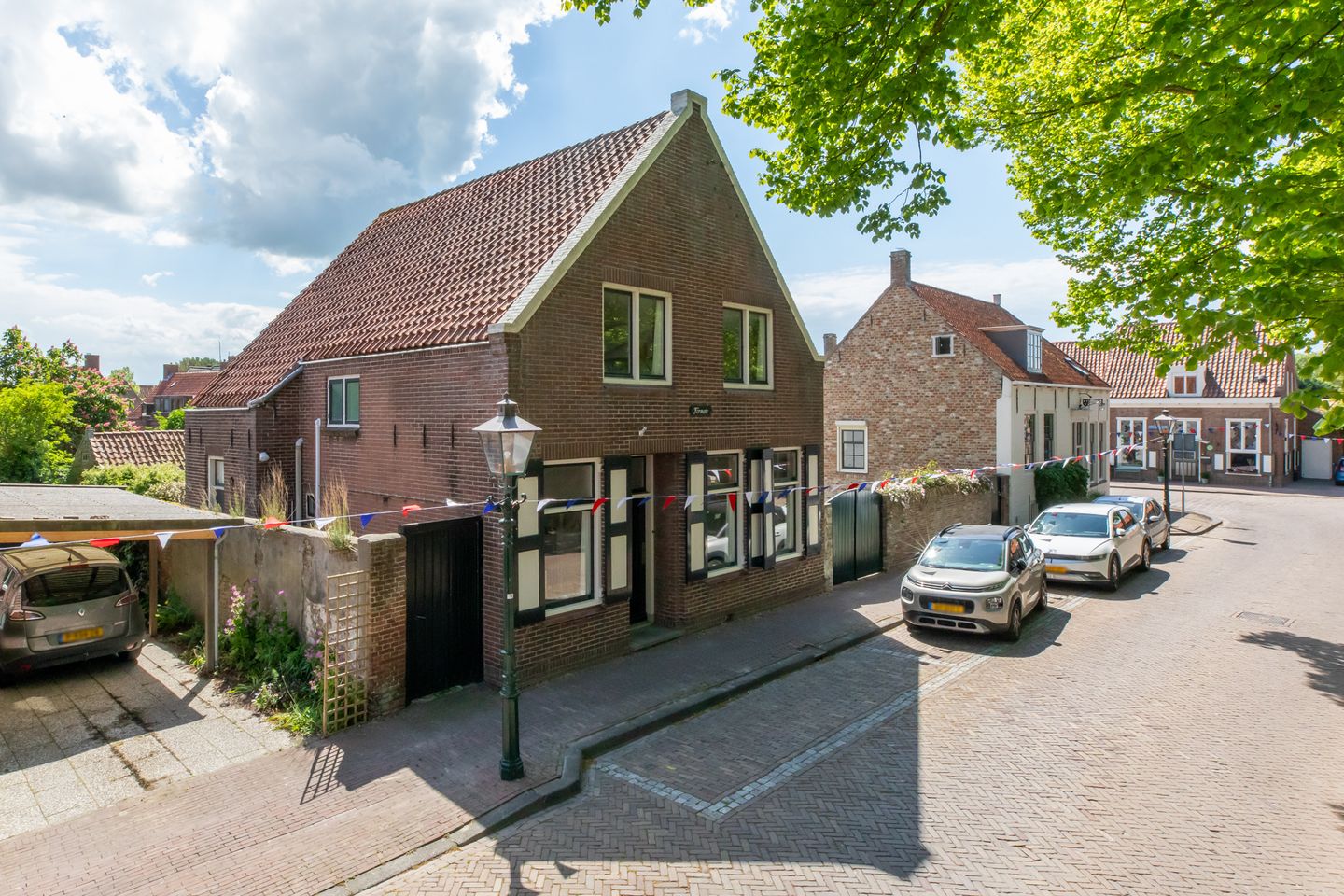Foto 1 van Kerkplein 28