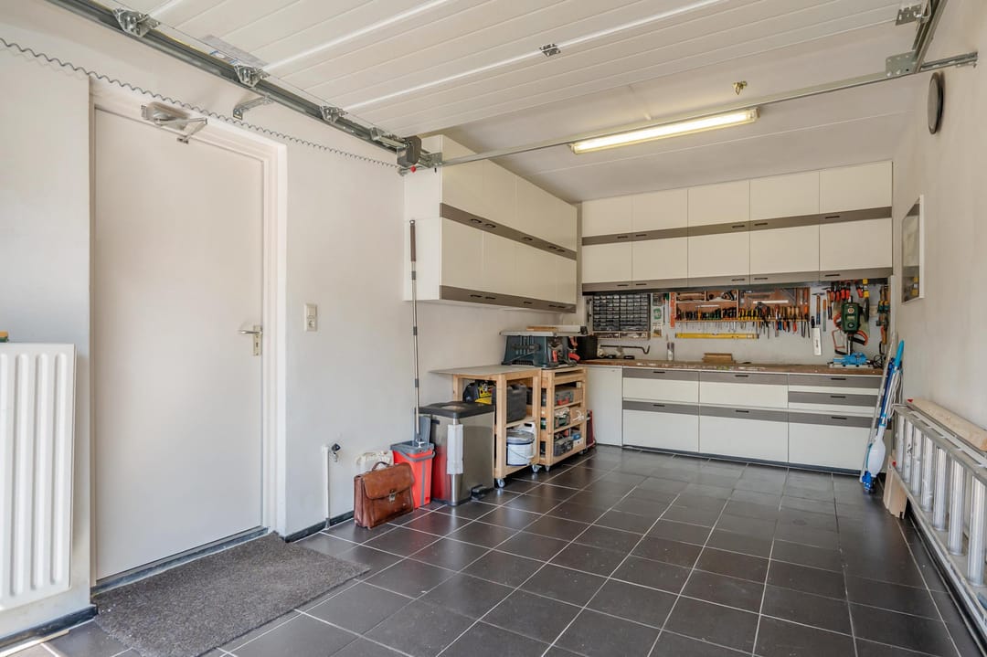 Photo 8 of Bertha von Suttnerstraat 17
