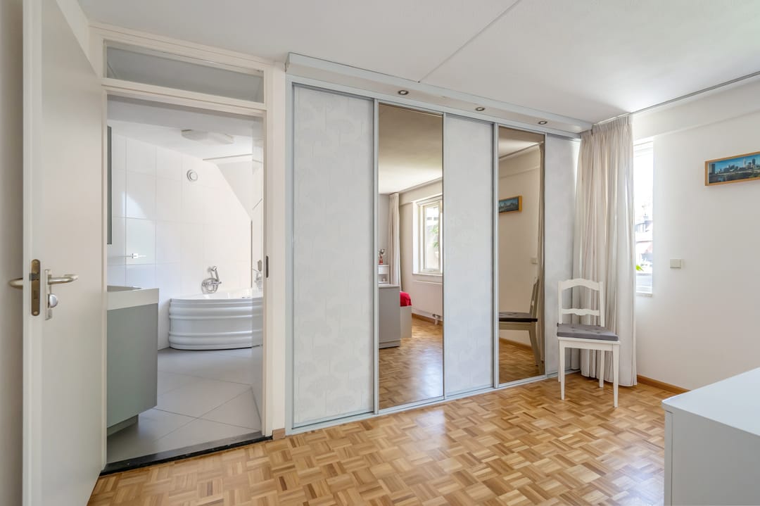 Photo 28 of Bertha von Suttnerstraat 17