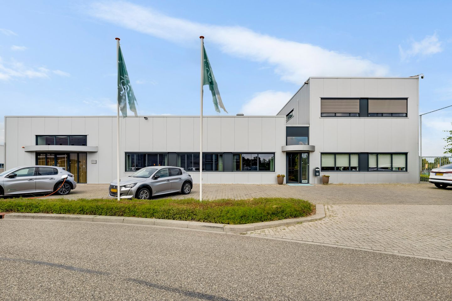 View photo 2 of Solvayweg 19