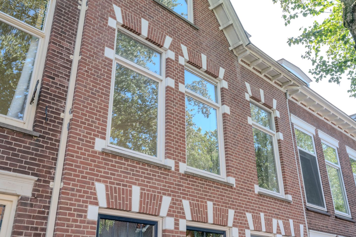 Photo 49 of Voorhelmstraat 43-A