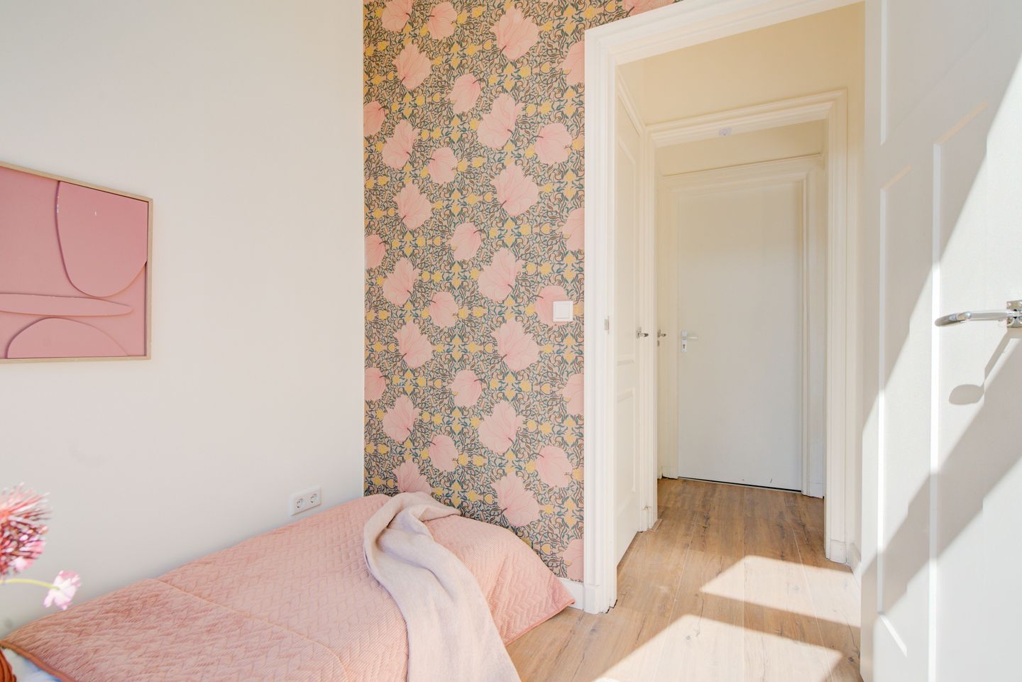 Photo 29 of Voorhelmstraat 43-A
